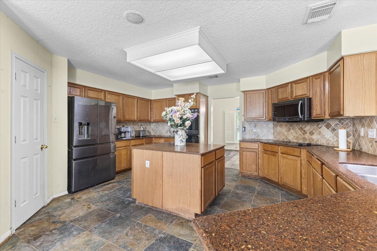 13501 Stowe Road Conroe, TX 77306 - Photo 10 of 25