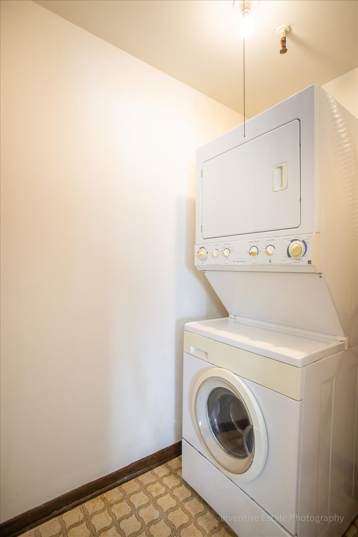 7345 West 85th Place, Unit 3A Bridgeview, IL 60455 - Photo 10 of 21 a utility room with dryer and washer