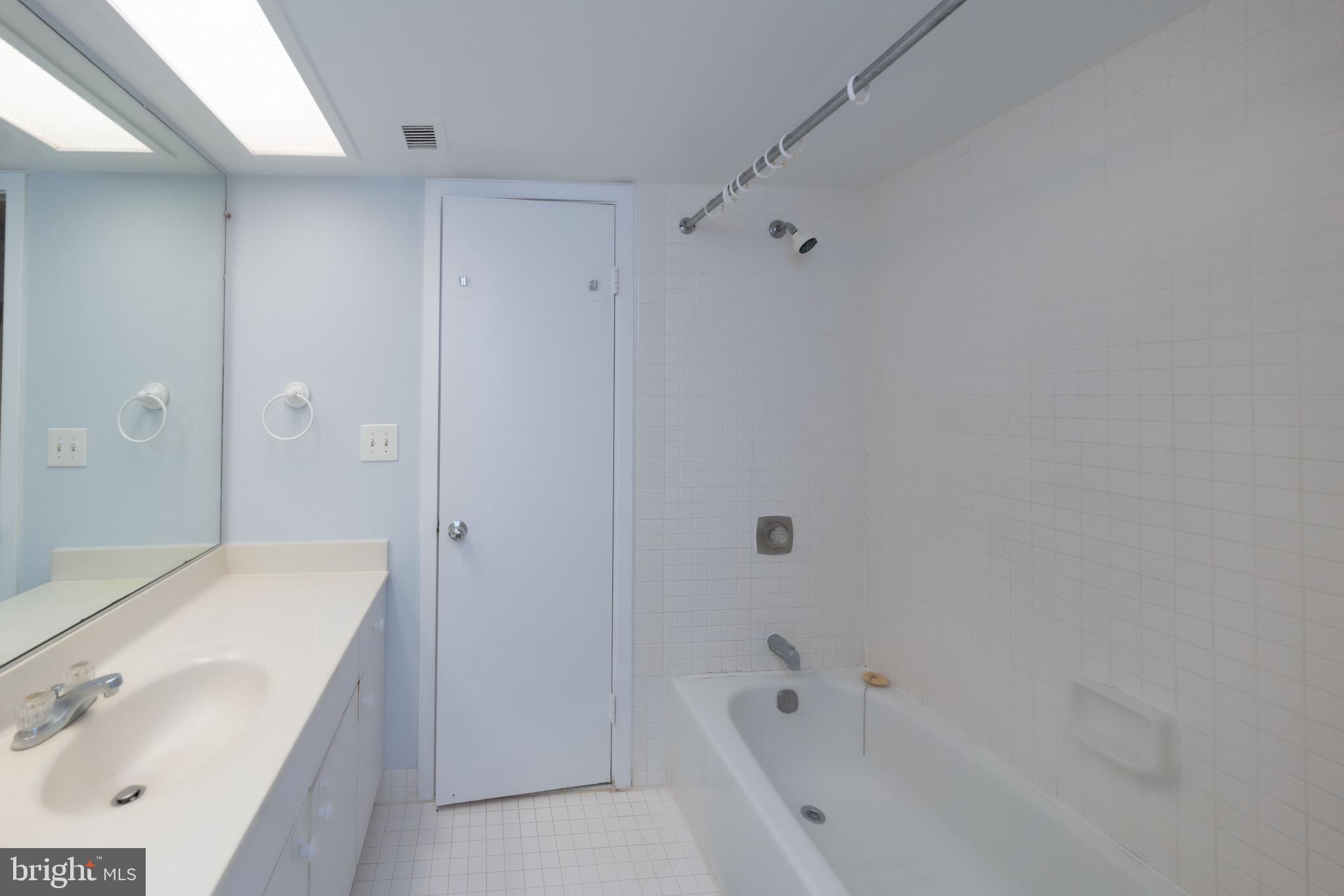 5501 Seminary Road, Unit 1113S Falls Church, VA 22041 - Photo 21 of 43 a bathroom with a tub sink vanity and a mirror