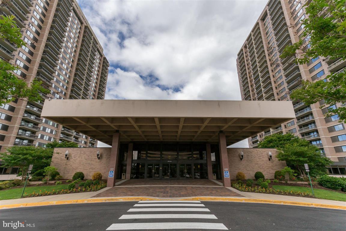 5501 Seminary Road, Unit 1113S Falls Church, VA 22041 - Photo 33 of 43 a front view of a house with a garden