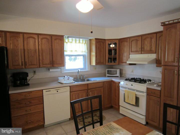 1607 Beverly Road Havertown, PA 19083 - Photo 4 of 13 Kitchen