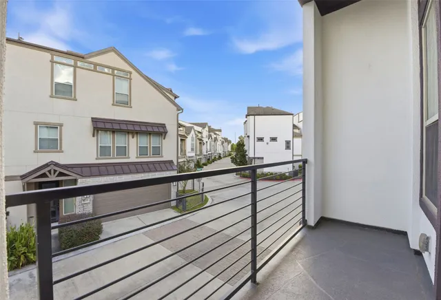 $3,400 | 819 Algona Avenue, Houston, TX 77008