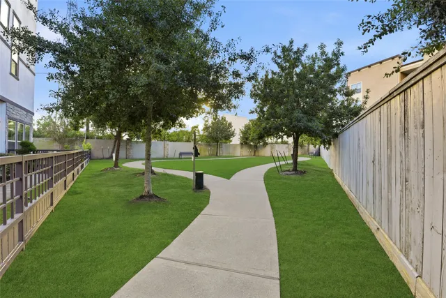 $3,400 | 819 Algona Avenue, Houston, TX 77008