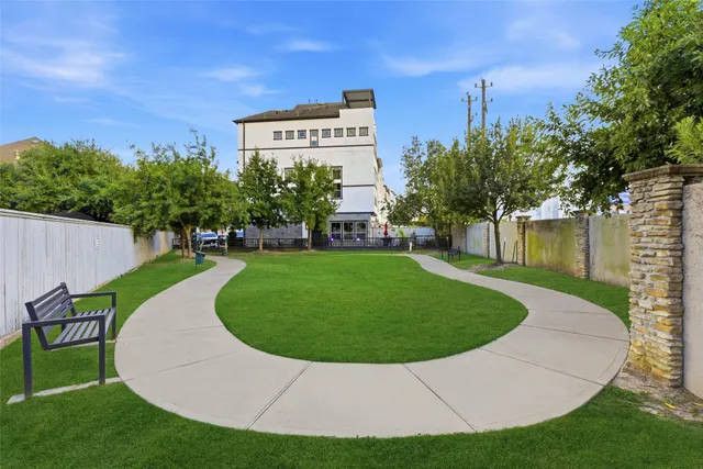 $3,400 | 819 Algona Avenue, Houston, TX 77008