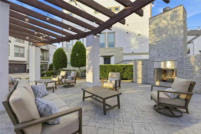 $3,400 | 819 Algona Avenue, Houston, TX 77008