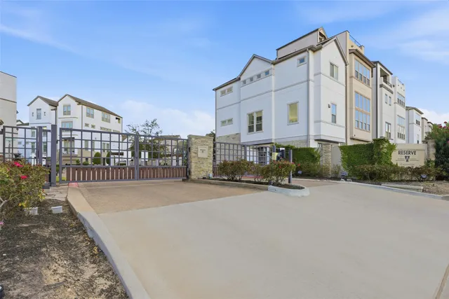 $3,400 | 819 Algona Avenue, Houston, TX 77008