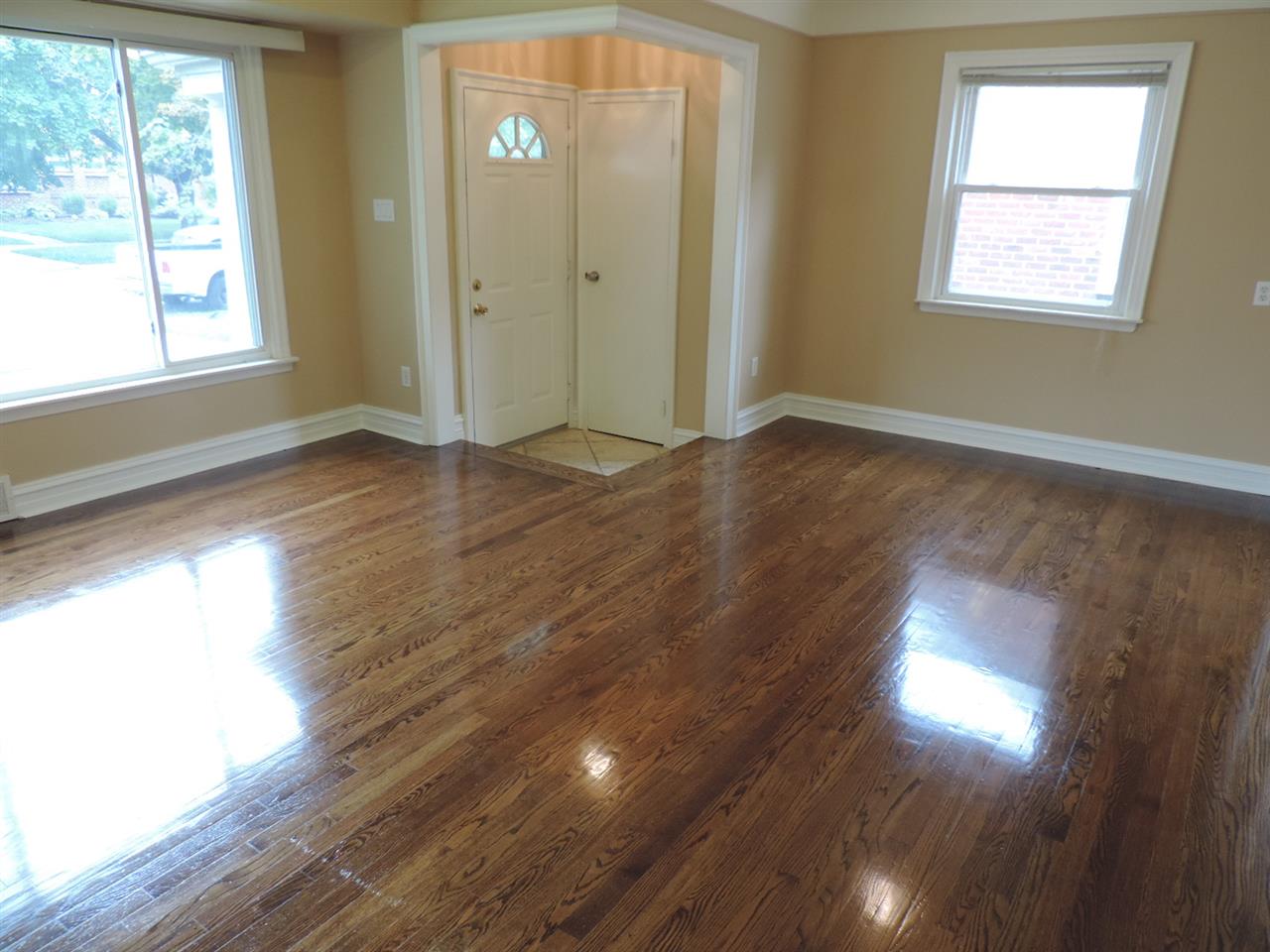406 Normandy Road Royal Oak, MI 48073 - Photo 4 of 41 31359231-3.JPG