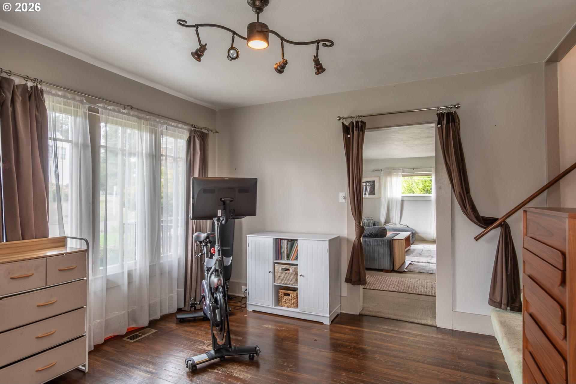 325 West Riverside Drive Roseburg, OR 97470 - Photo 21 of 48 Den/Office