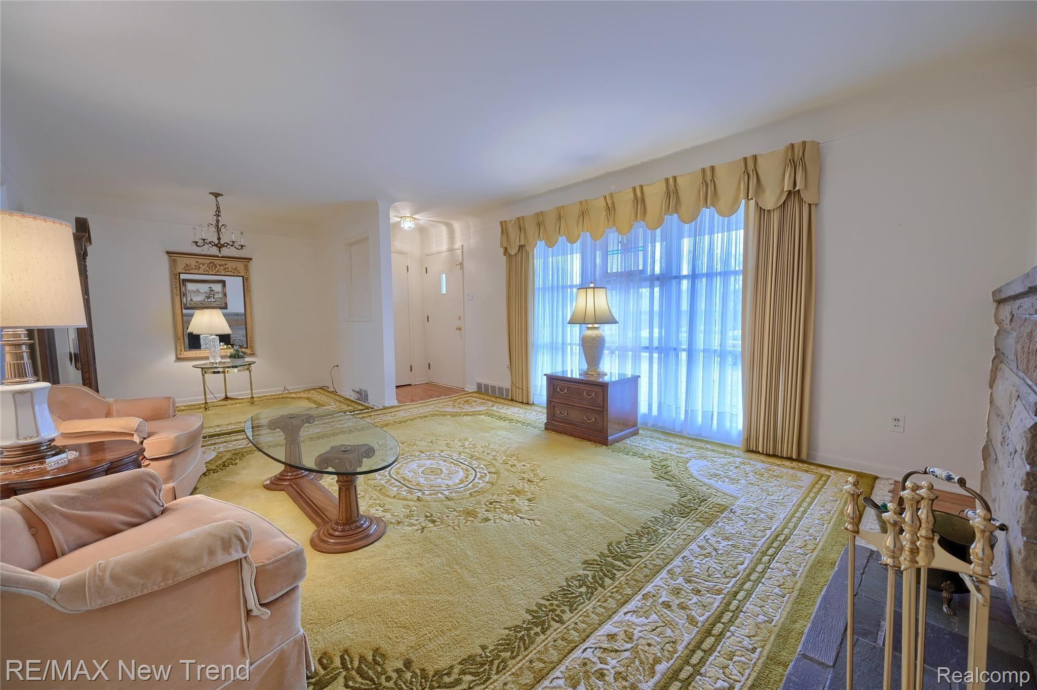 28153 Hawberry Road Farmington, MI 48331 - Photo 6 of 32 6-Living-Room-3rd-View.jpg