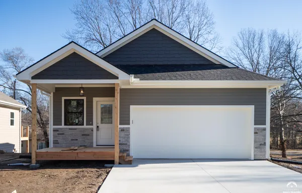 $386,900 | 1232 Walnut Street, Eudora, KS 66025