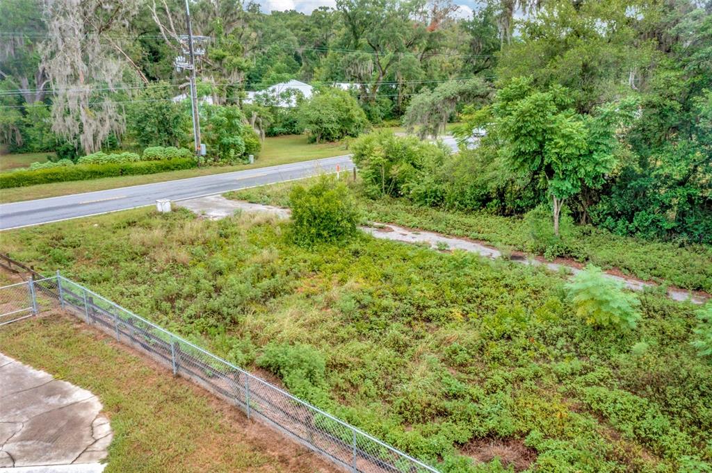 Fort King Rd Road Dade City, FL 33525 - Photo 19 of 23 a view of a garden from a balcony