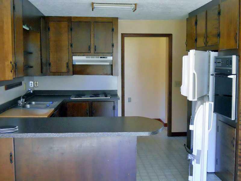 536 Upper-Charleston Road Charleston, ME 04422 - Photo 5 of 32 Kitchen. Kitchen has U-shape work...