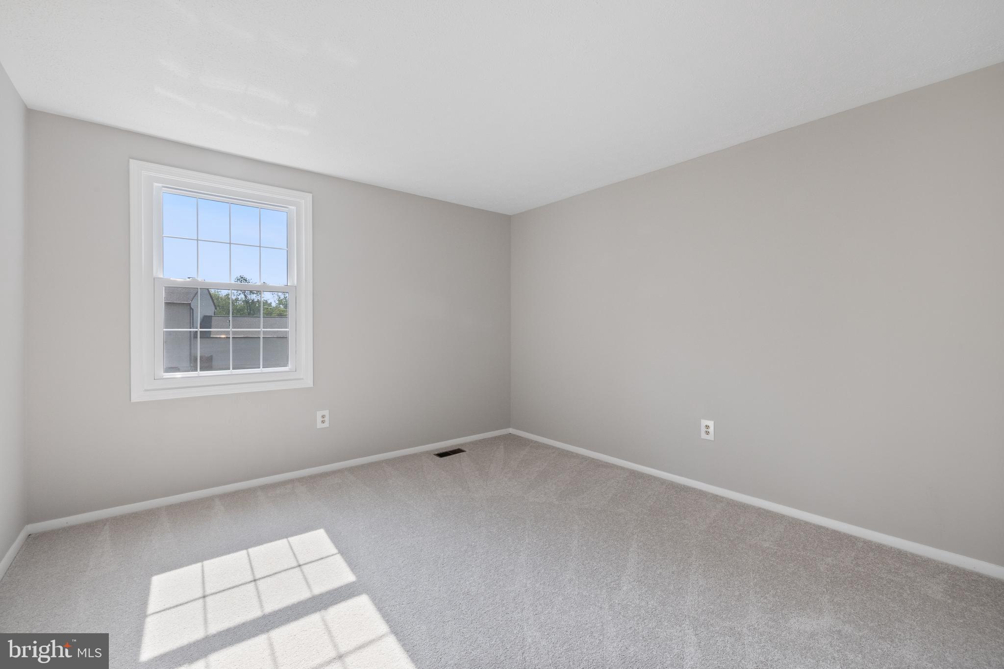 22000 Goshen School Road Gaithersburg, MD 20882 - Photo 34 of 57 an empty room with windows