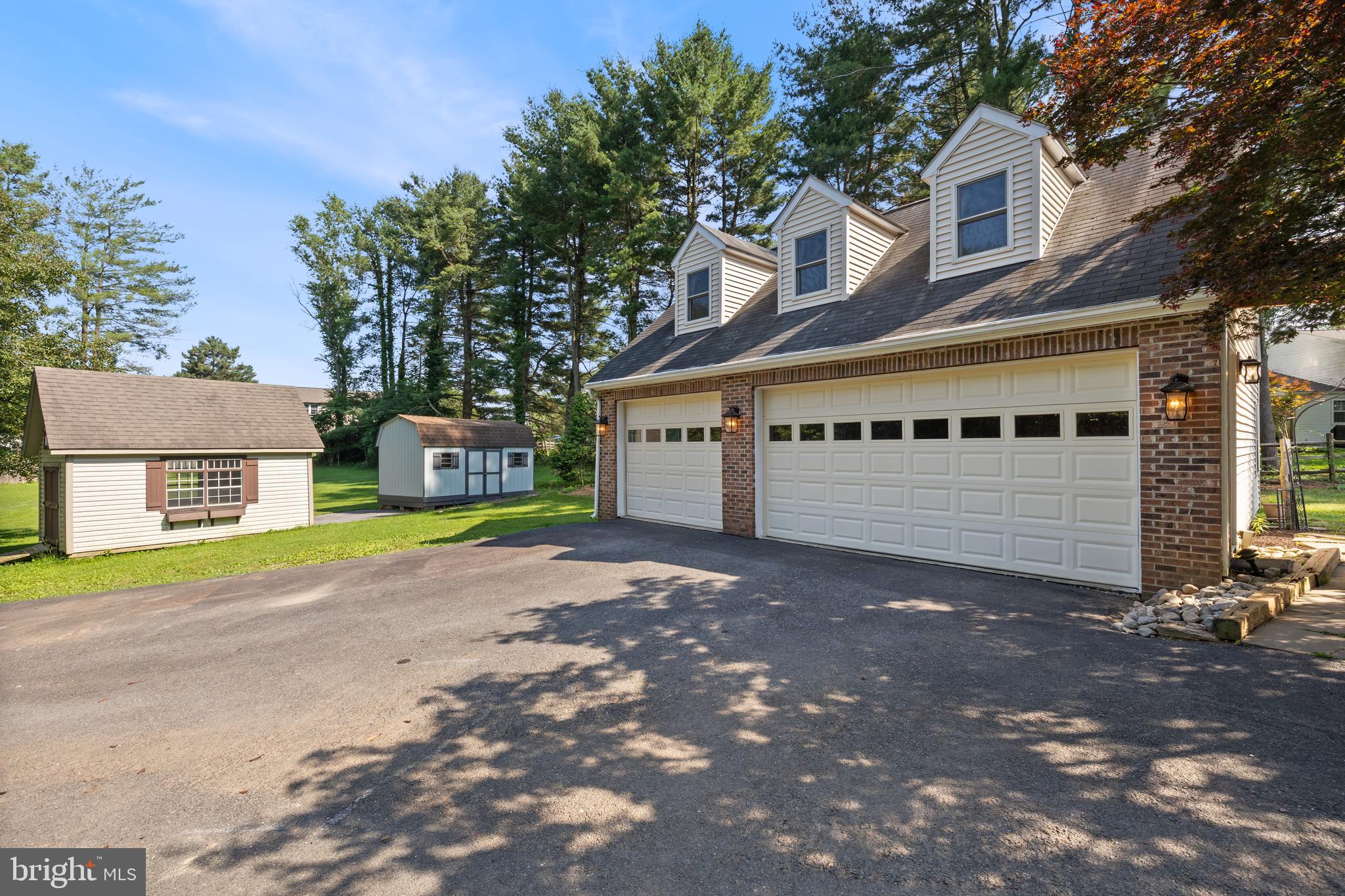 22000 Goshen School Road Gaithersburg, MD 20882 - Photo 4 of 57 a view of a house with a street