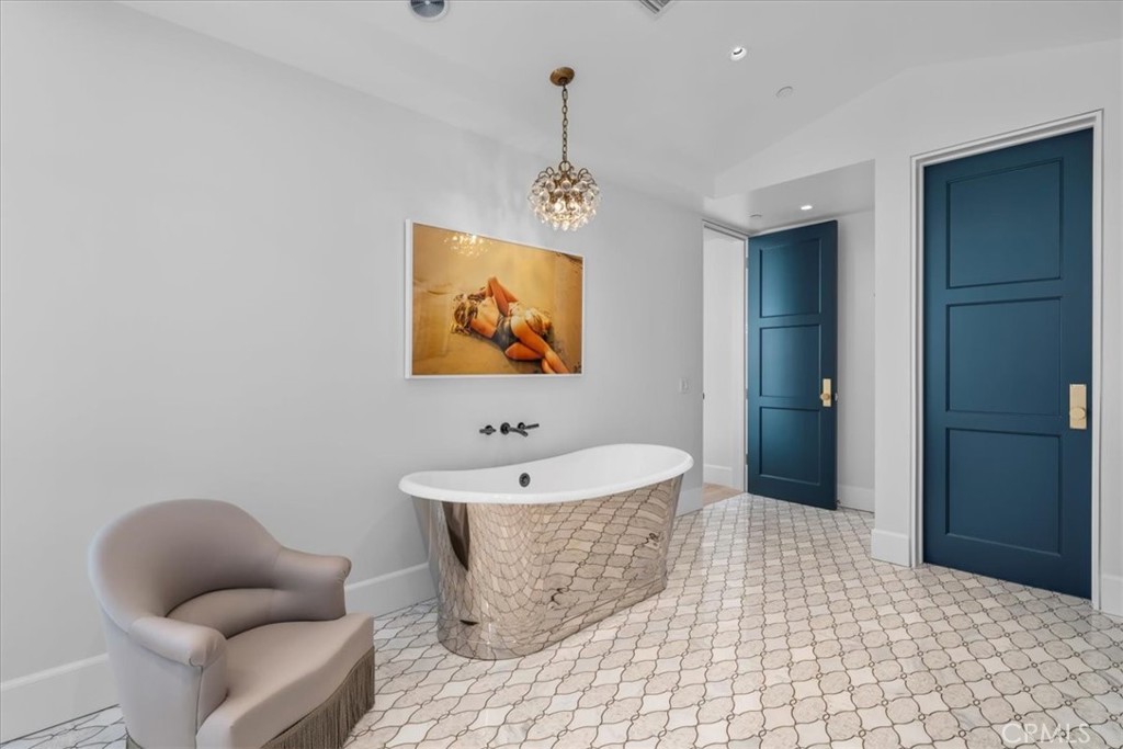 604 14th Street Manhattan Beach, CA 90266 - Photo 24 of 43 a spacious bathroom with a toilet sink and mirror