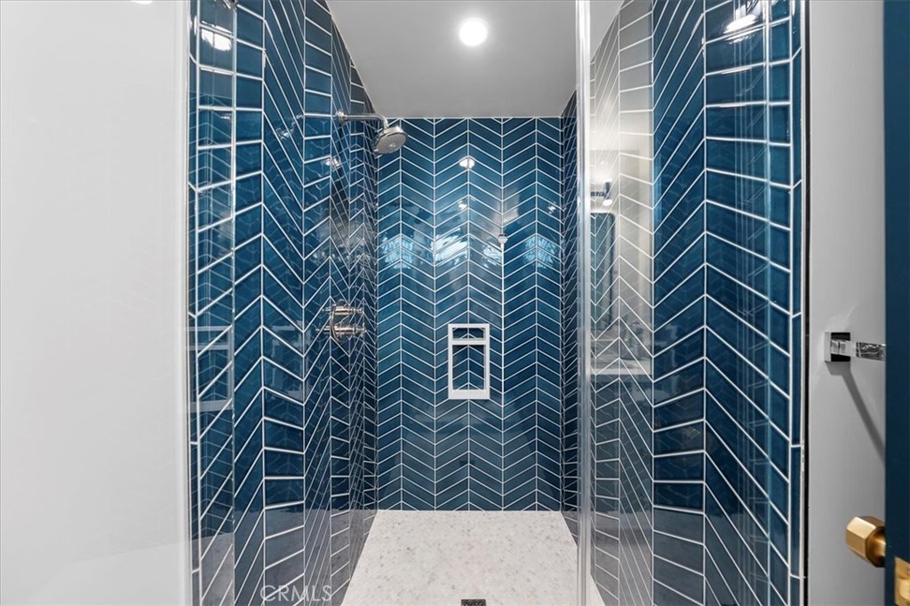 604 14th Street Manhattan Beach, CA 90266 - Photo 37 of 43 a view of balcony