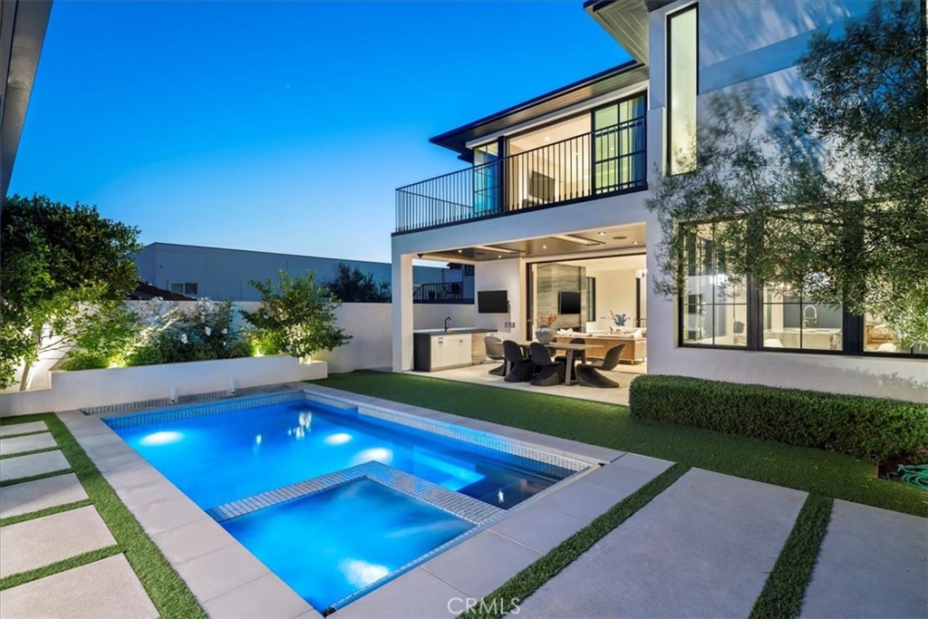 604 14th Street Manhattan Beach, CA 90266 - Photo 41 of 43 a view of a pool with a patio