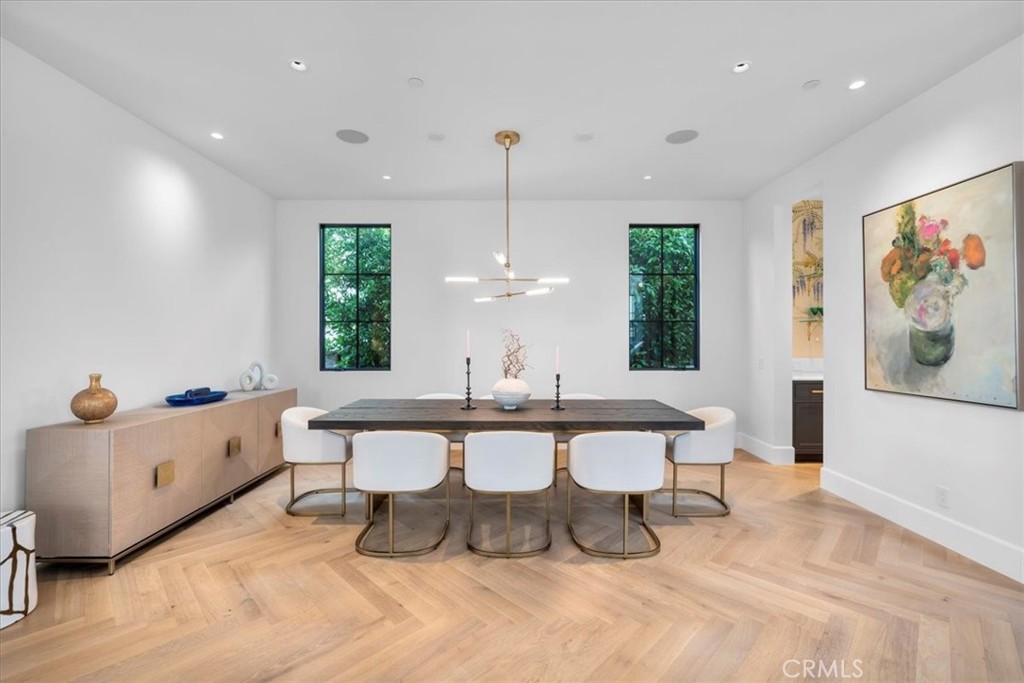 604 14th Street Manhattan Beach, CA 90266 - Photo 6 of 43 a living room with furniture and window