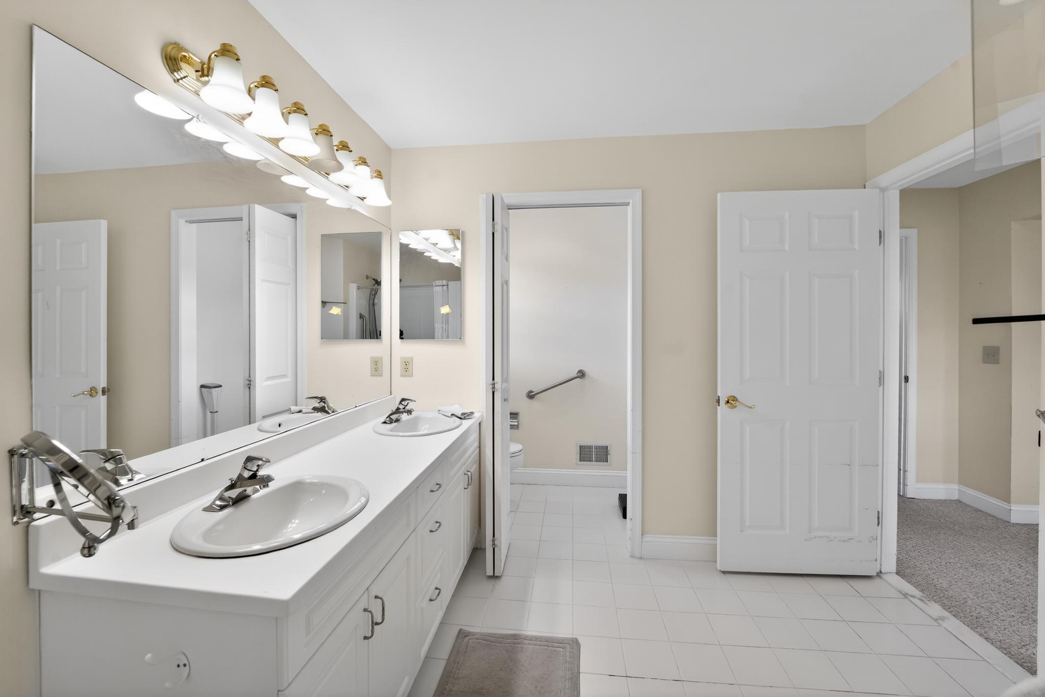 6 Hedge Row Road Princeton, NJ 08540 - Photo 19 of 32 Primary Bathroom 2nd floor