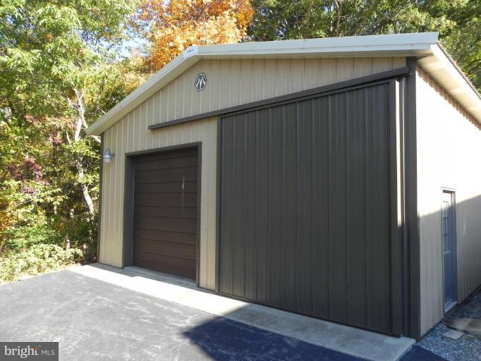 3885 Hunting Creek Road Huntingtown, MD 20639 - Photo 3 of 27 Garage 1