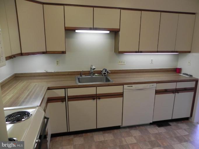 3885 Hunting Creek Road Huntingtown, MD 20639 - Photo 6 of 27 Kitchen #2