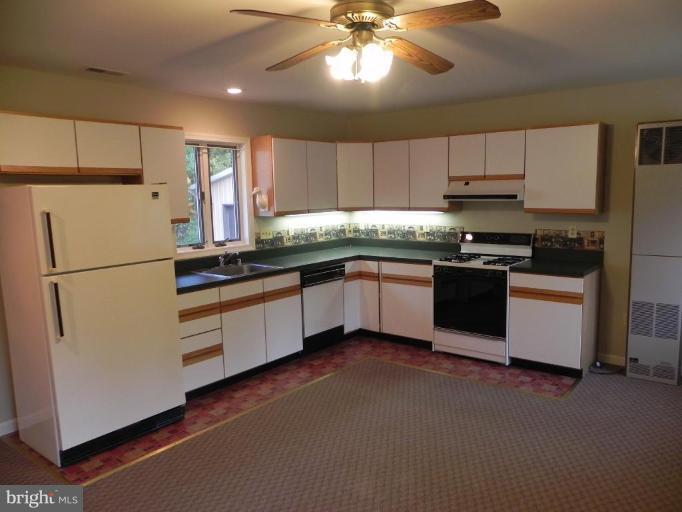 3885 Hunting Creek Road Huntingtown, MD 20639 - Photo 8 of 27 Apartment Kitchen