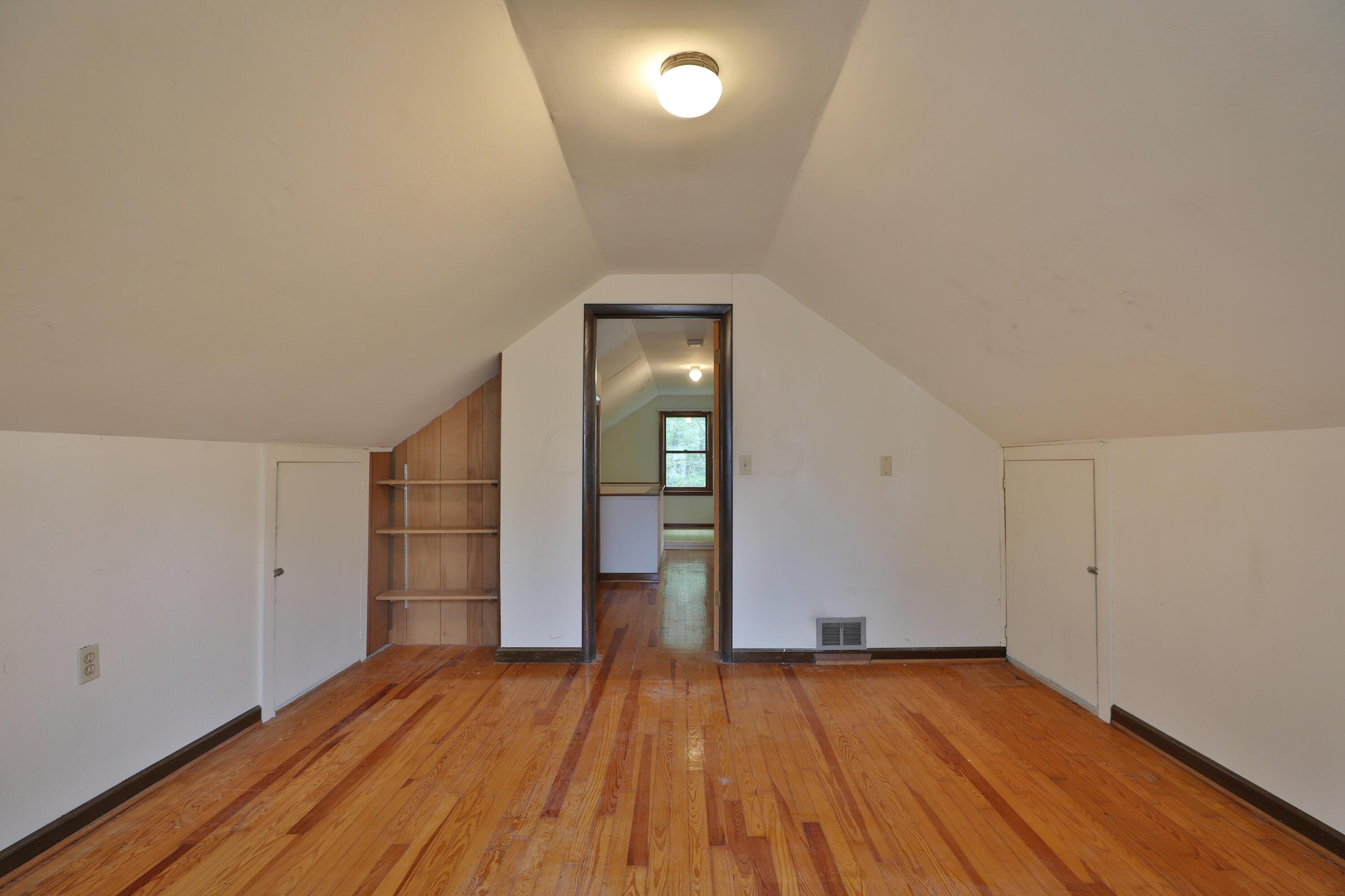 275 Arden Road Columbus, OH 43214 - Photo 26 of 32 Built in closets and nice size closet just outside the door