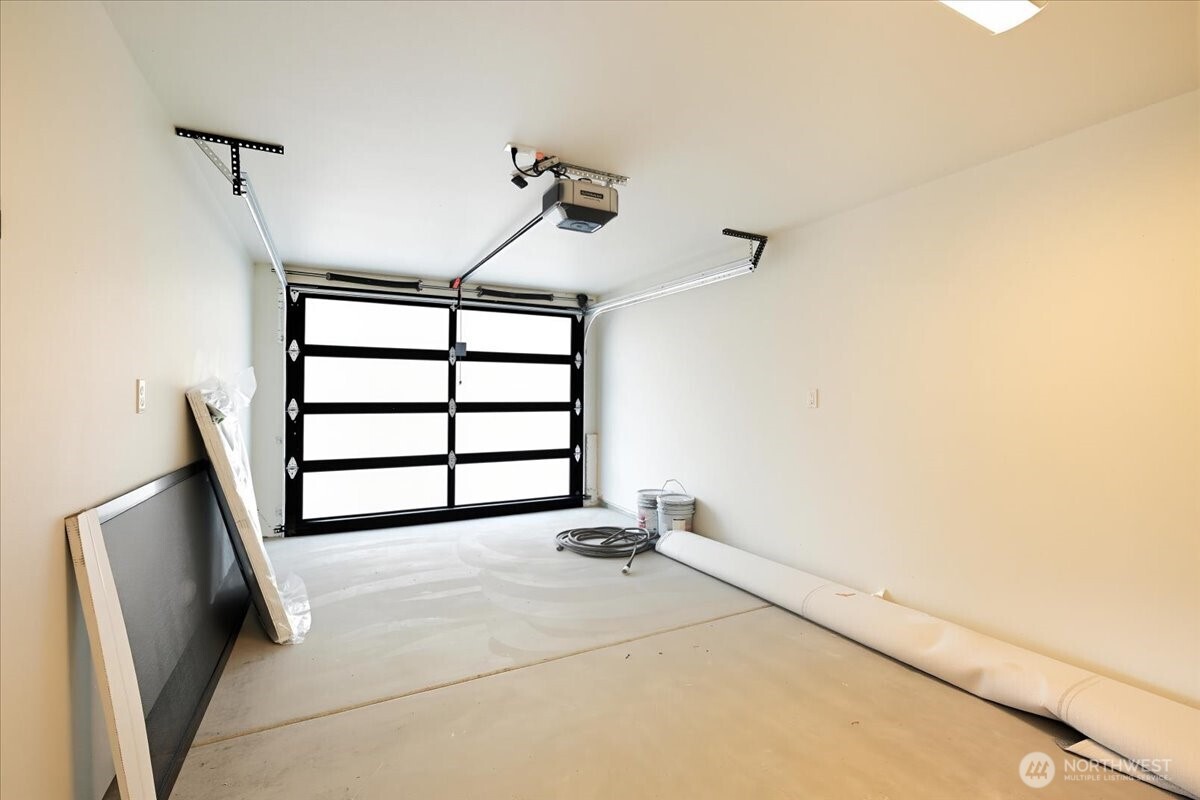 13047 39th Avenue Northeast, Unit B Seattle, WA 98125 - Photo 7 of 16 a view of entryway and hall