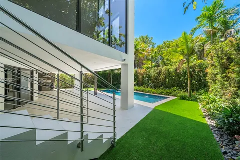 $8,950,000 | 900 Northeast 75th Street, Miami, FL 33138