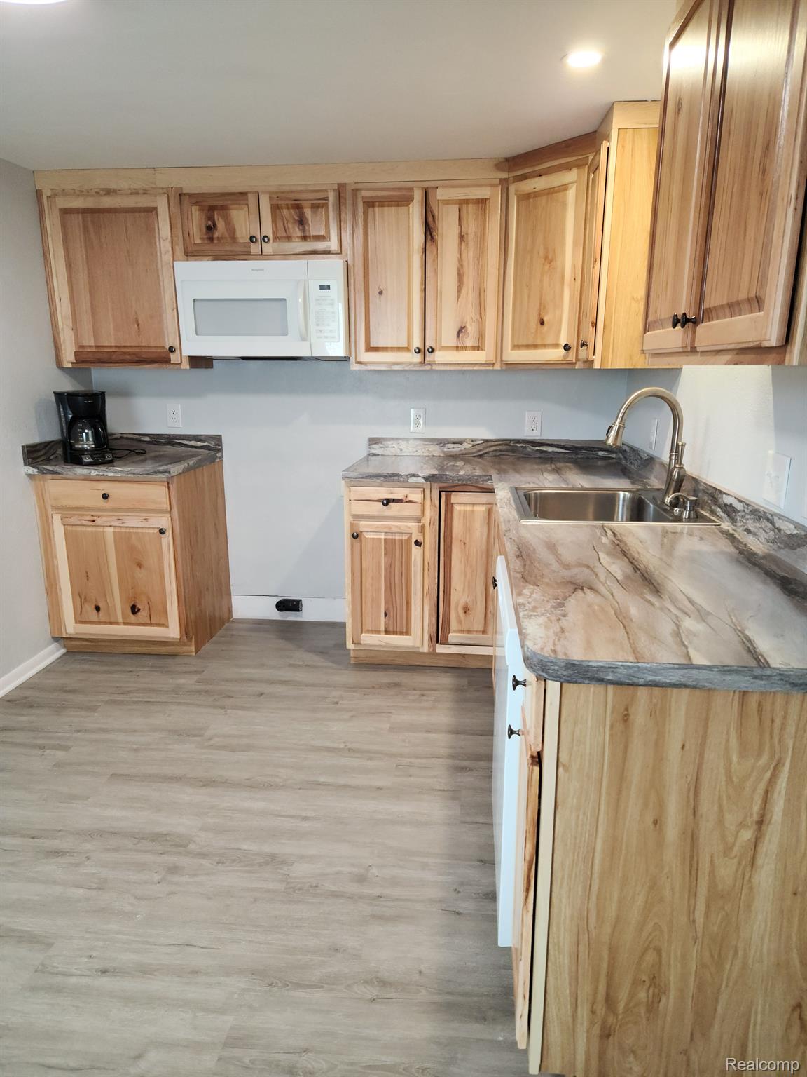 4237 Luna Pier Road Luna Pier, MI 48157 - Photo 9 of 28 kithchen