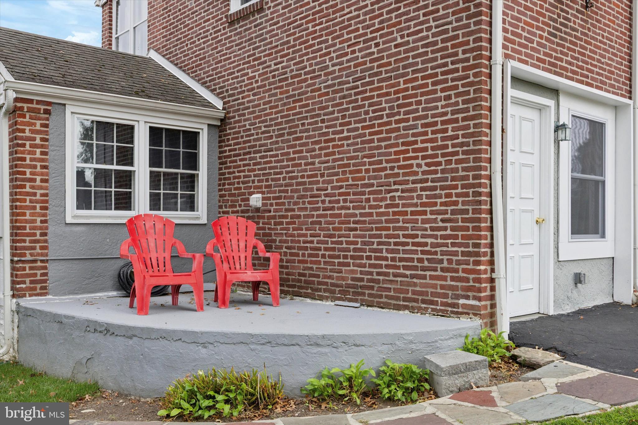 181 Friendship Road Drexel Hill, PA 19026 - Photo 3 of 24 a table and chairs in front of a house
