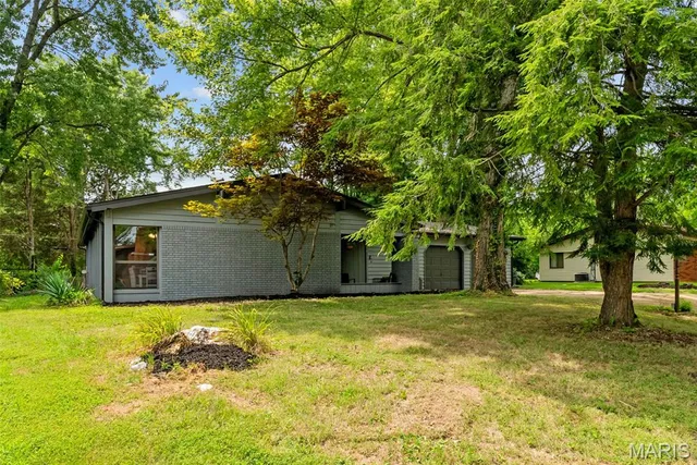 $210,000 | 102 Gale Drive, Fairview Heights, IL 62208