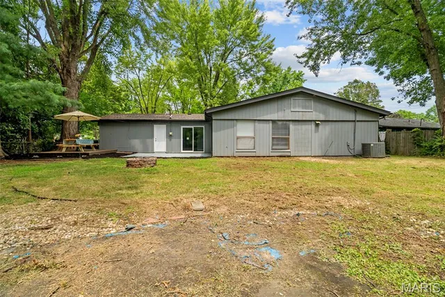 $210,000 | 102 Gale Drive, Fairview Heights, IL 62208