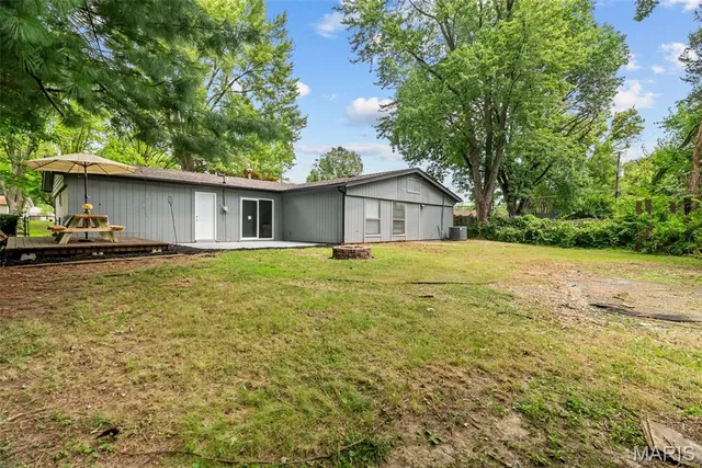 $210,000 | 102 Gale Drive, Fairview Heights, IL 62208