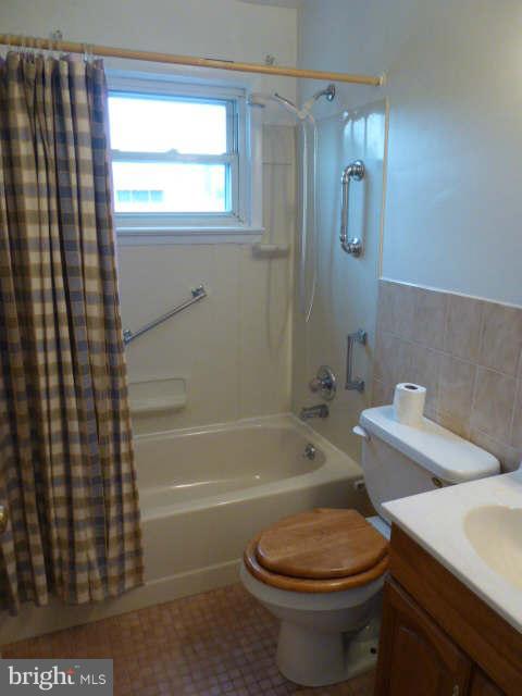 2702 Norfen Road Baltimore, MD 21227 - Photo 14 of 23 Bath
