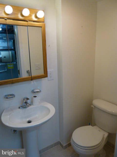 2702 Norfen Road Baltimore, MD 21227 - Photo 19 of 23 Bath