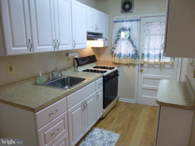2702 Norfen Road Baltimore, MD 21227 - Photo 6 of 23 Kitchen