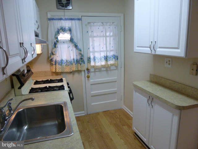 2702 Norfen Road Baltimore, MD 21227 - Photo 7 of 23 Kitchen