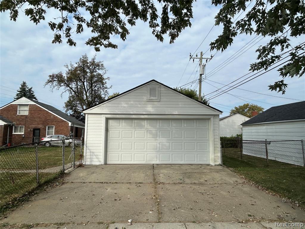 16555 8 Mile Road Eastpointe, MI 48021 - Photo 22 of 24 Gallery Image 22