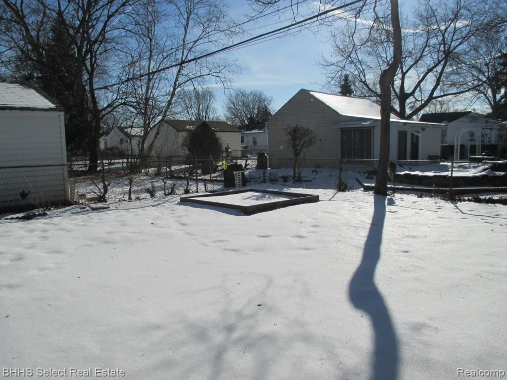 24431 Ross Street Dearborn, MI 48124 - Photo 26 of 26 036.jpg