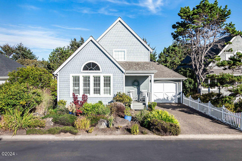 230 Southwest 61 Street Newport, OR 97366 - Photo 1 of 43 230SW61stSt-web-1