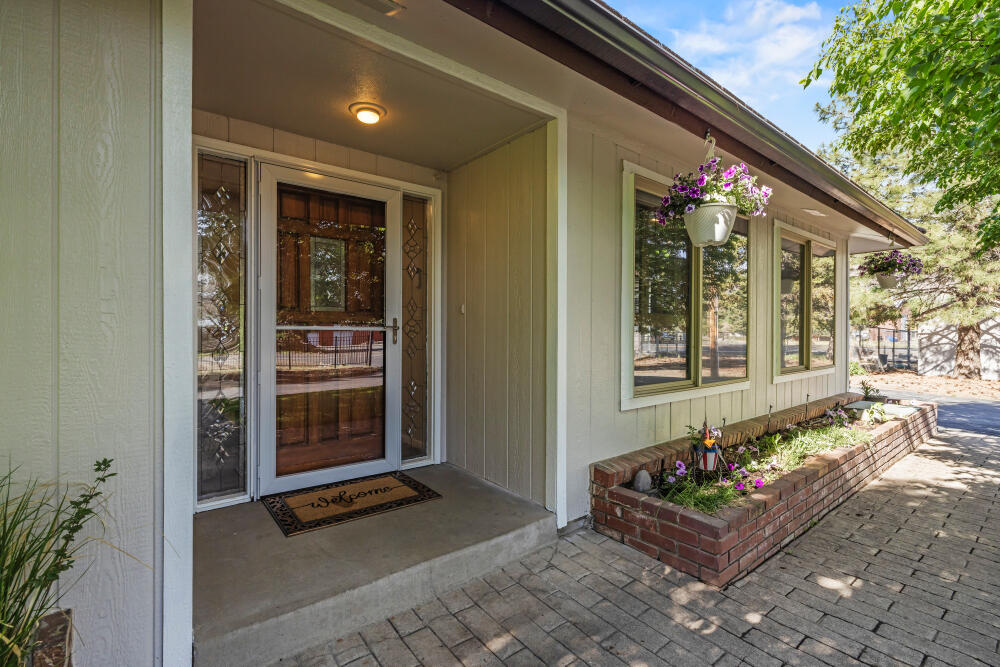 1375 Pine Grove Road Klamath Falls, OR 97603 - Photo 3 of 57 3