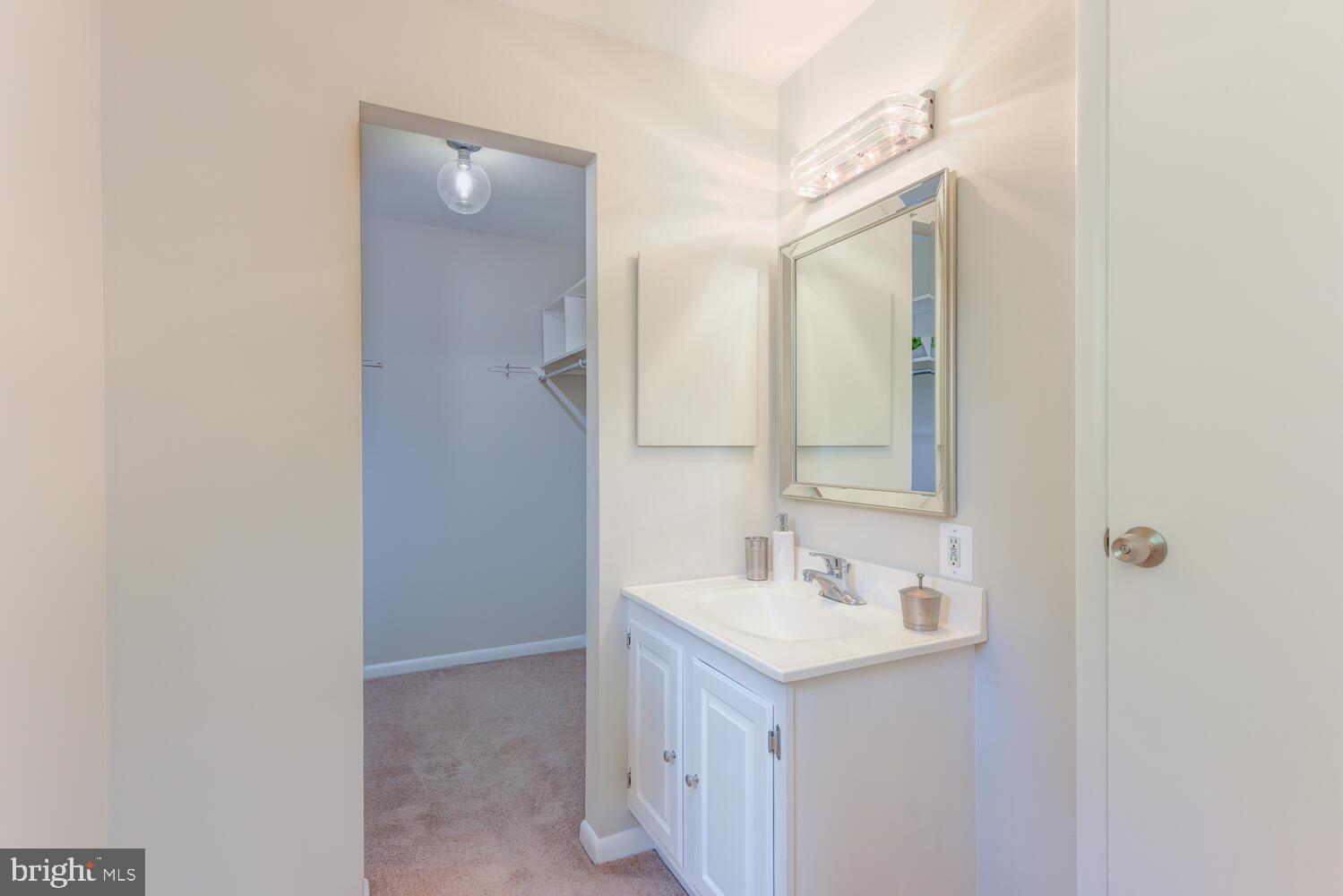 10902 Howland Drive Reston, VA 20191 - Photo 25 of 43 Primary Bath
