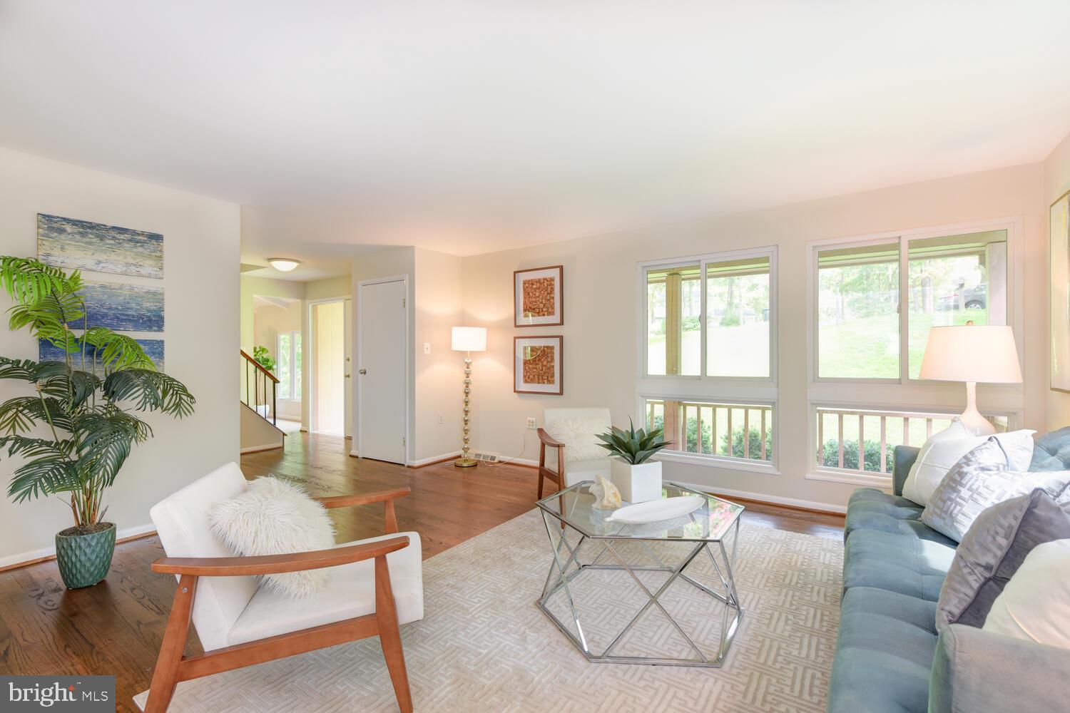 10902 Howland Drive Reston, VA 20191 - Photo 4 of 43 Living Room