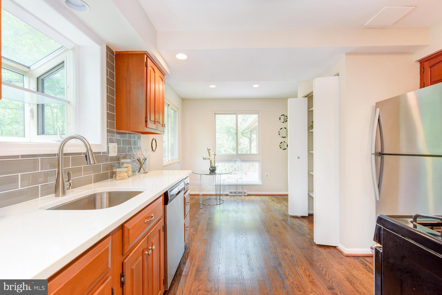 10902 Howland Drive Reston, VA 20191 - Photo 10 of 43 Kitchen
