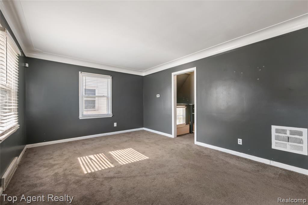 22085 Rausch Avenue Eastpointe, MI 48021 - Photo 6 of 39