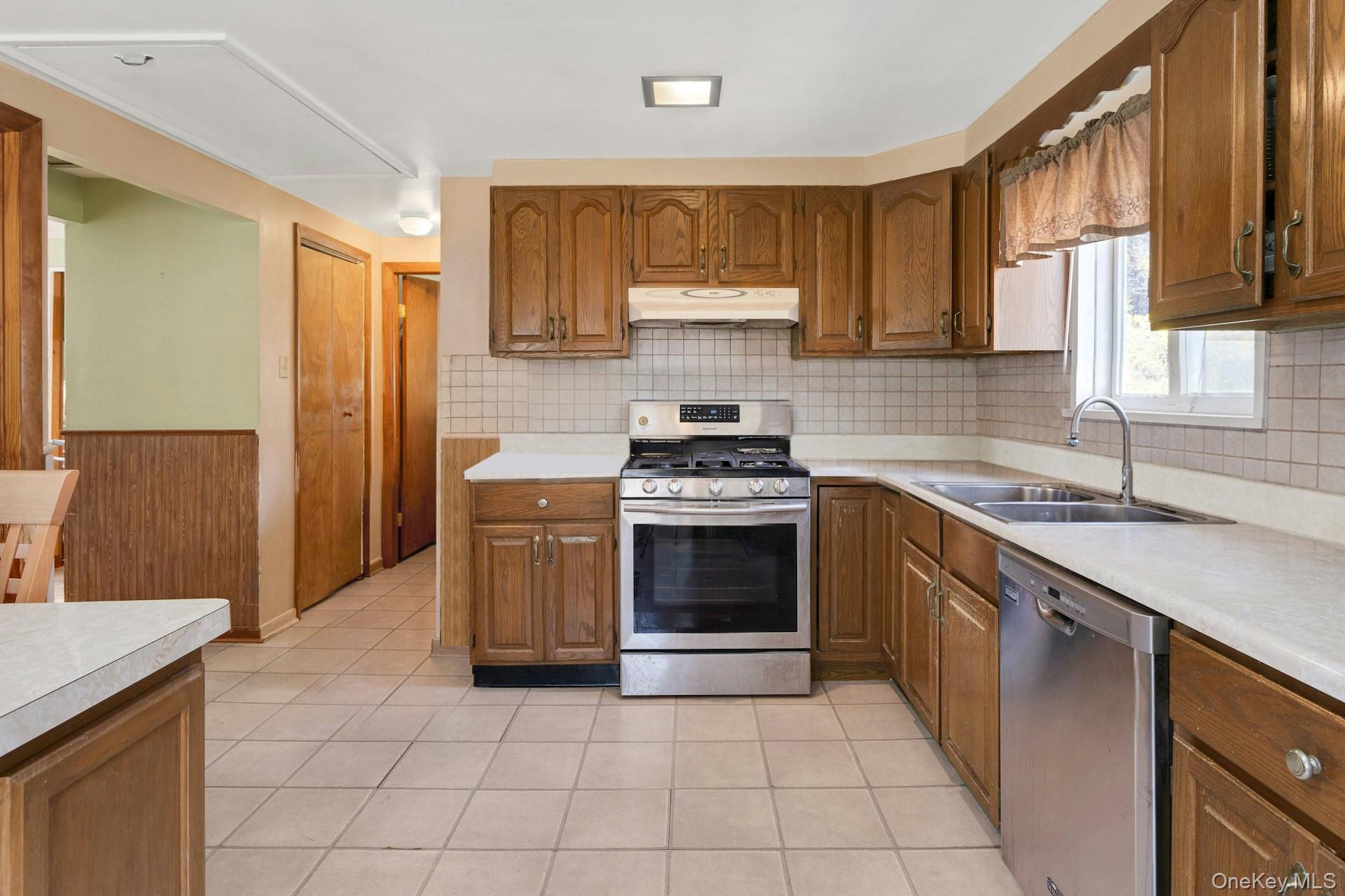 306 Towners Road Carmel, NY 10512 - Photo 7 of 15