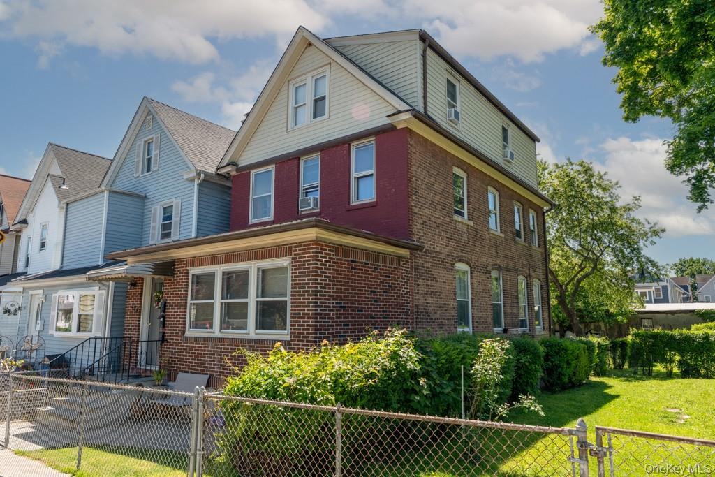 304 Lockwood Avenue New Rochelle, NY 10801 - Photo 1 of 23