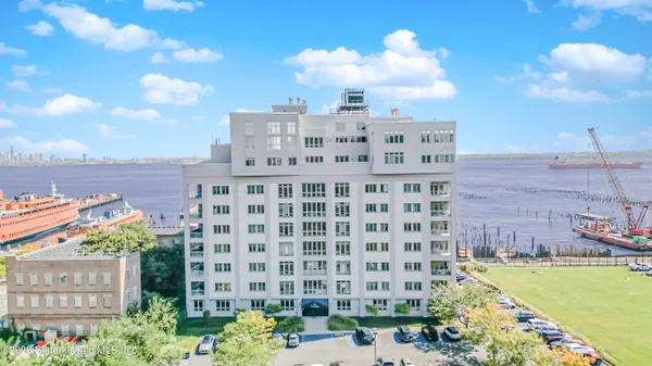 $1,599,000 | 90 Bay Street Landing, Unit 9F | St. George