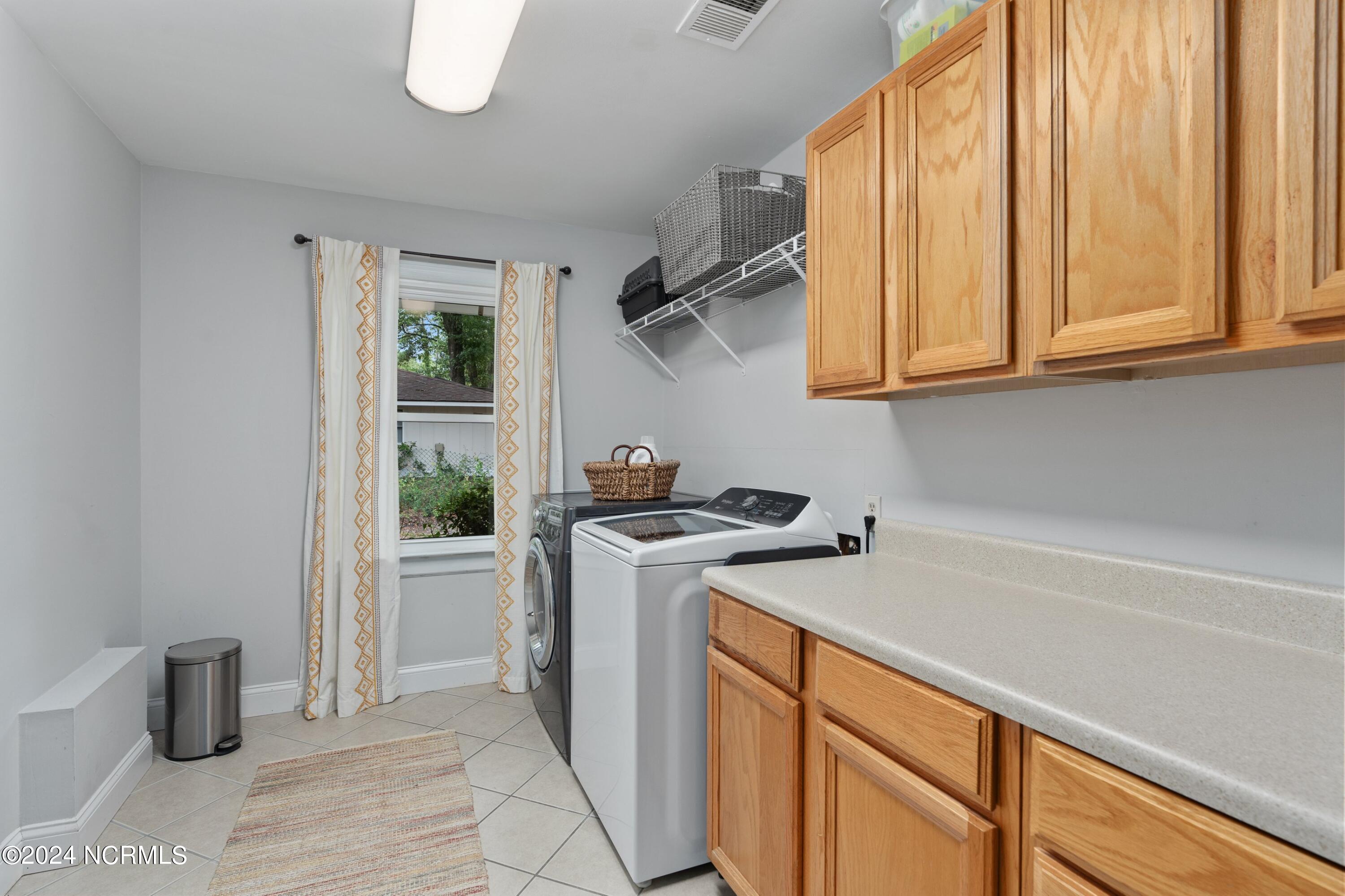 1408 Robin Hood Road Wilmington, NC 28401 - Photo 35 of 44 Laundry Room